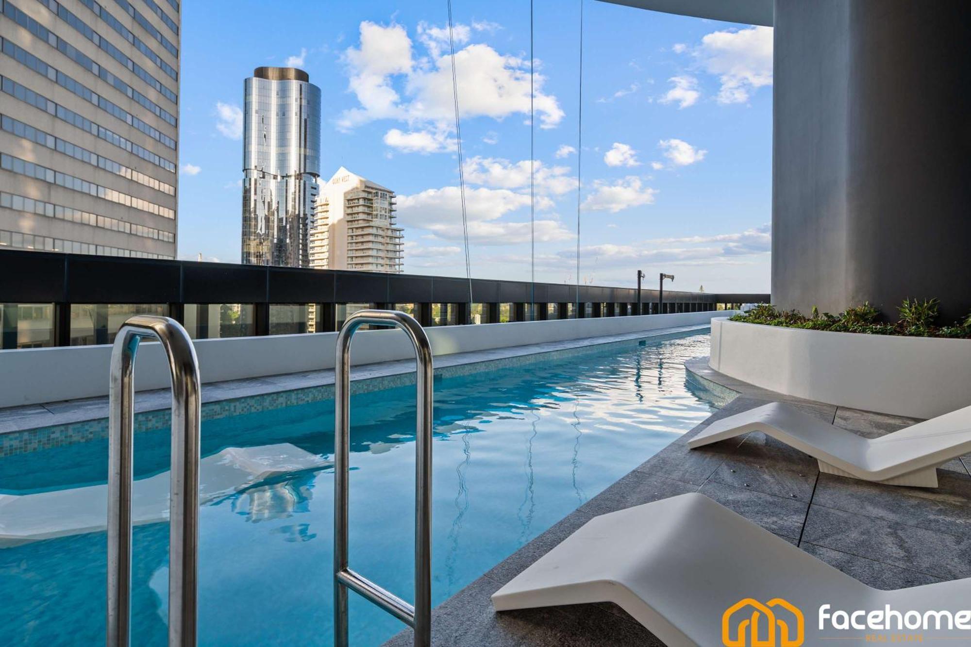 Luxury River & Access Apartment